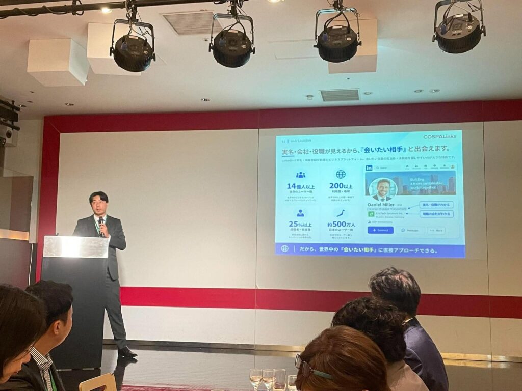 Kaichi Nakajima speaking in front of a slide about using LinkedIn